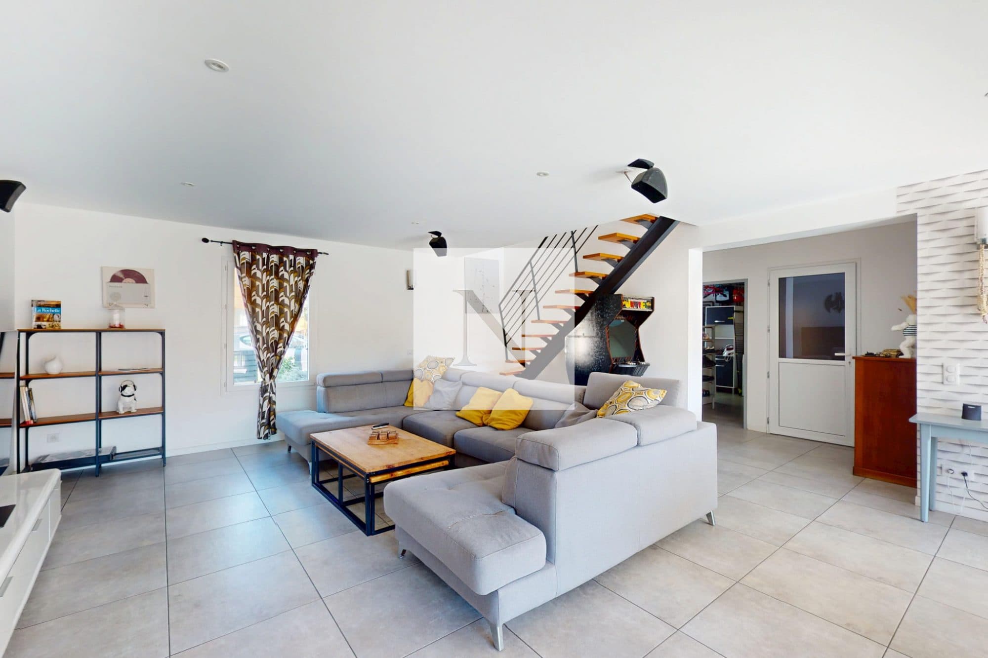 Maison contemporaine de 235 m² avec piscine intérieure et 6 chambres - Périgny — photo 2