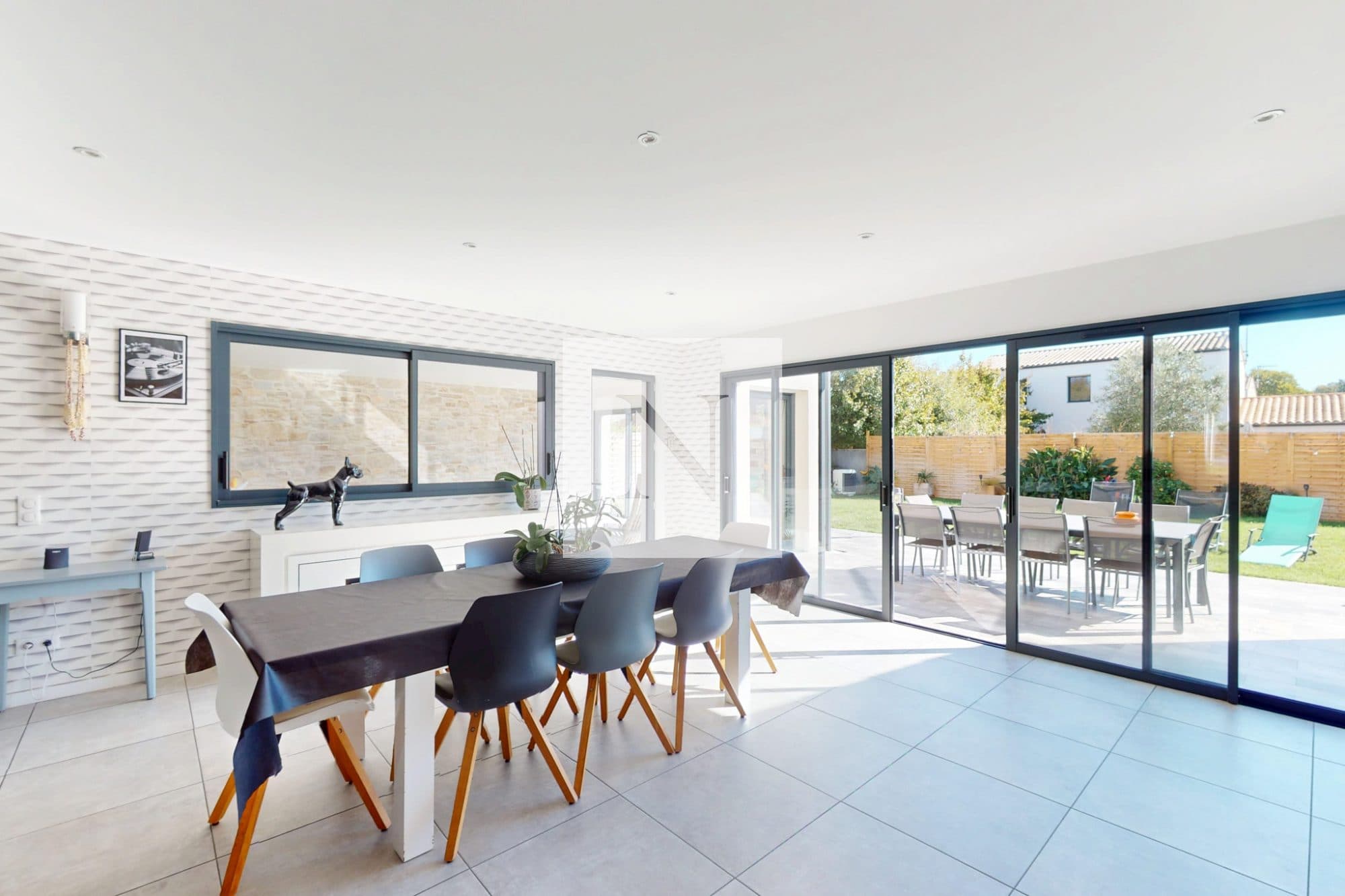 Maison contemporaine de 235 m² avec piscine intérieure et 6 chambres - Périgny — photo 3