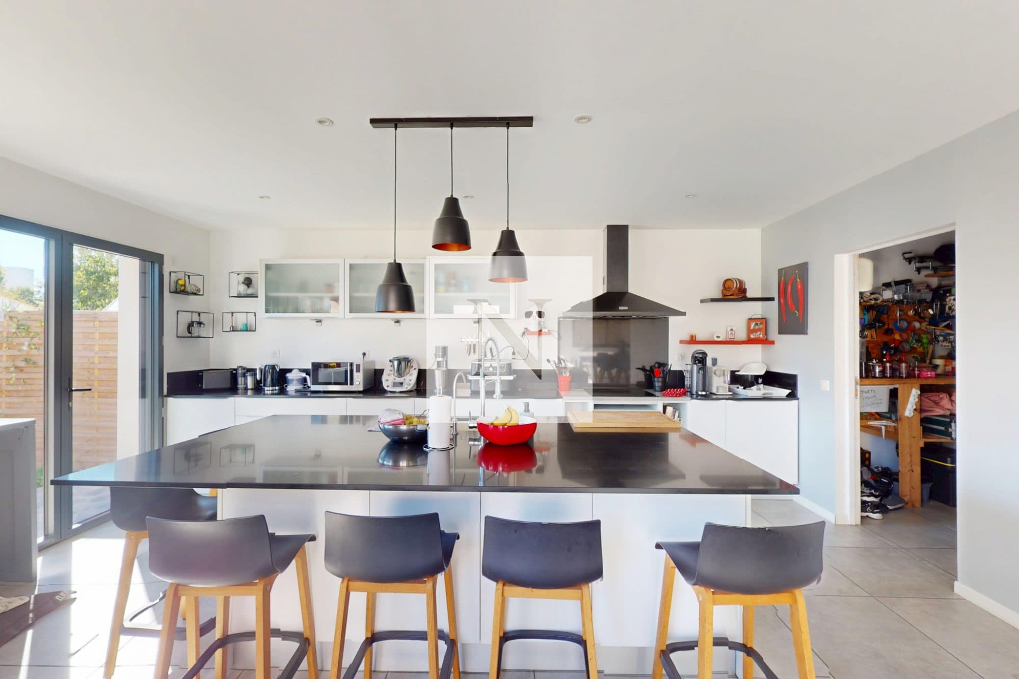 Maison contemporaine de 235 m² avec piscine intérieure et 6 chambres - Périgny — photo 4