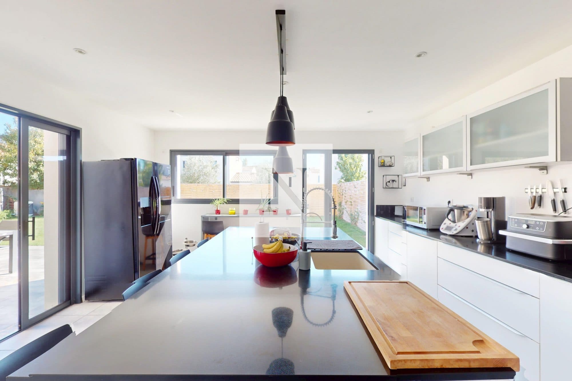 Maison contemporaine de 235 m² avec piscine intérieure et 6 chambres - Périgny — photo 5