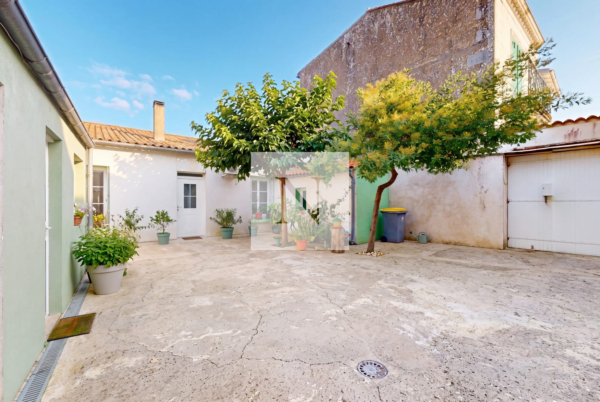Ensemble immobilier 137 m² avec jardin et chai rénové – Rivedoux-Plage centre