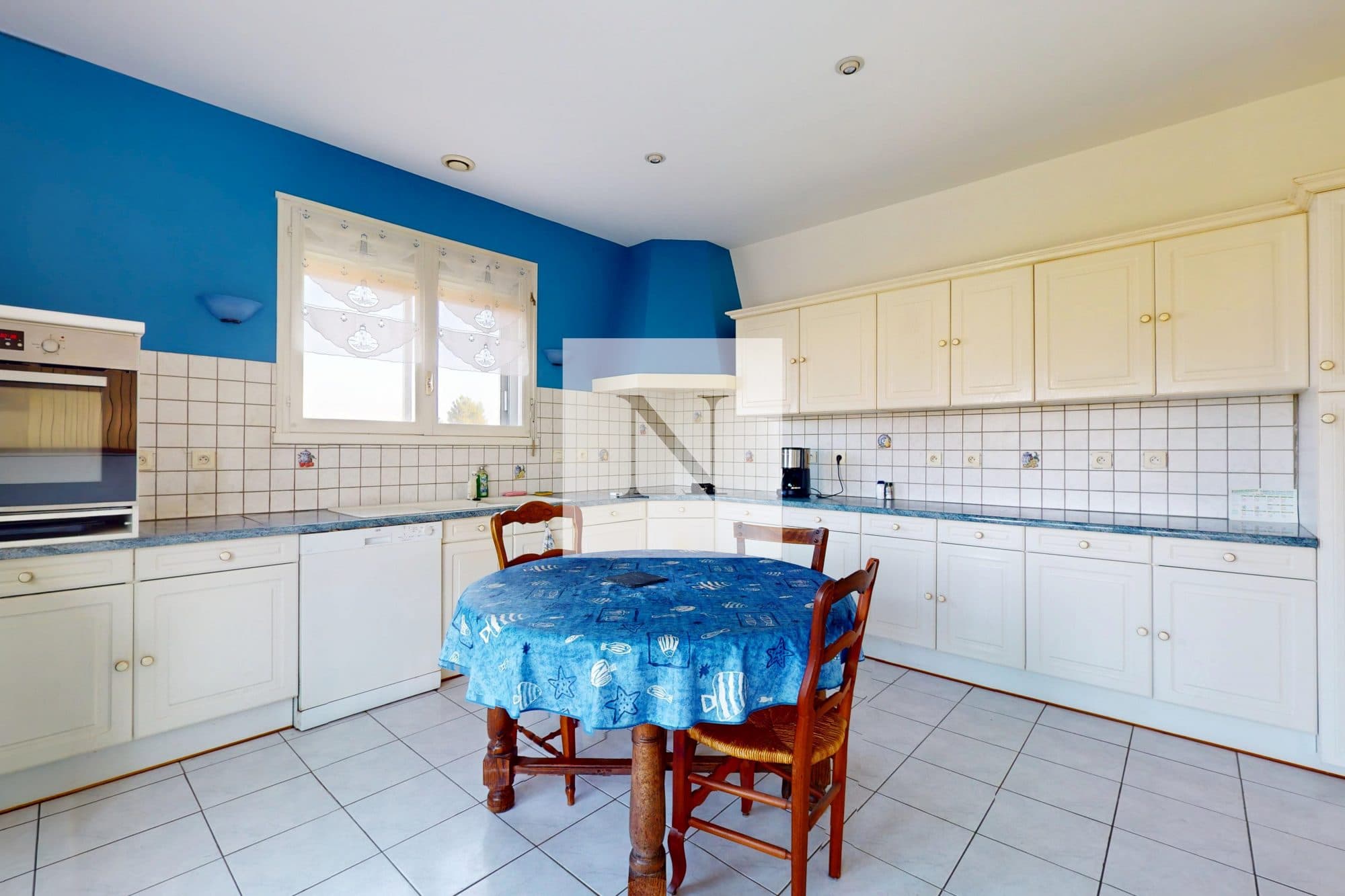 Angoulins – Maison familiale 217 m², 6 chambres, piscine couverte et jardin, à deux pas de l'océan — photo 5