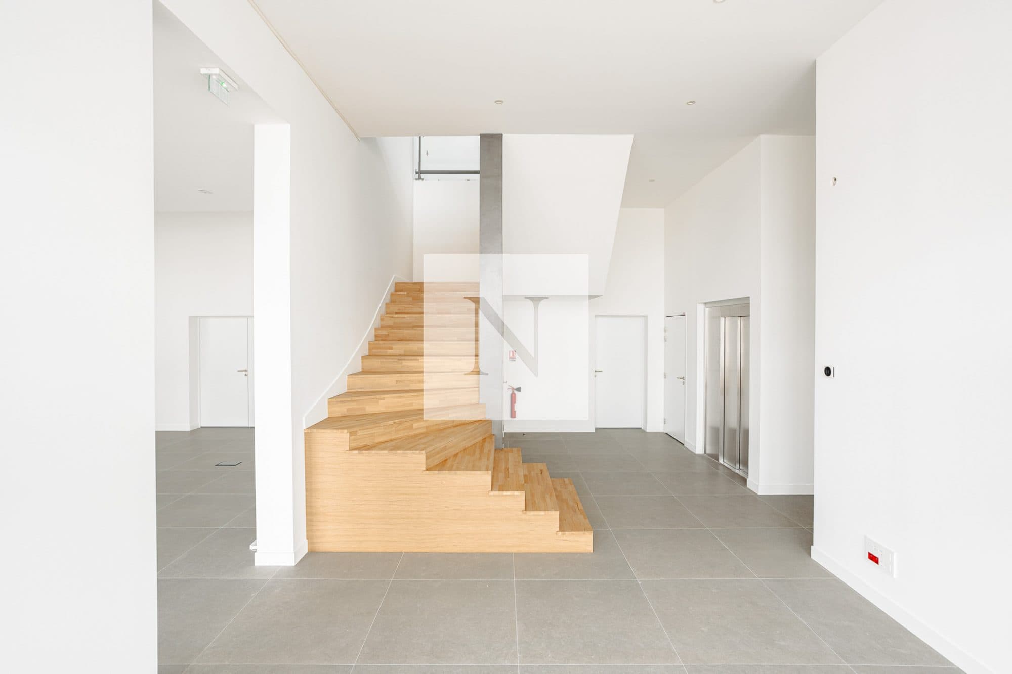 Bureaux premium RE2020 820 m² aménagés clé en main — Lagord, 3 min de La Rochelle — photo 3