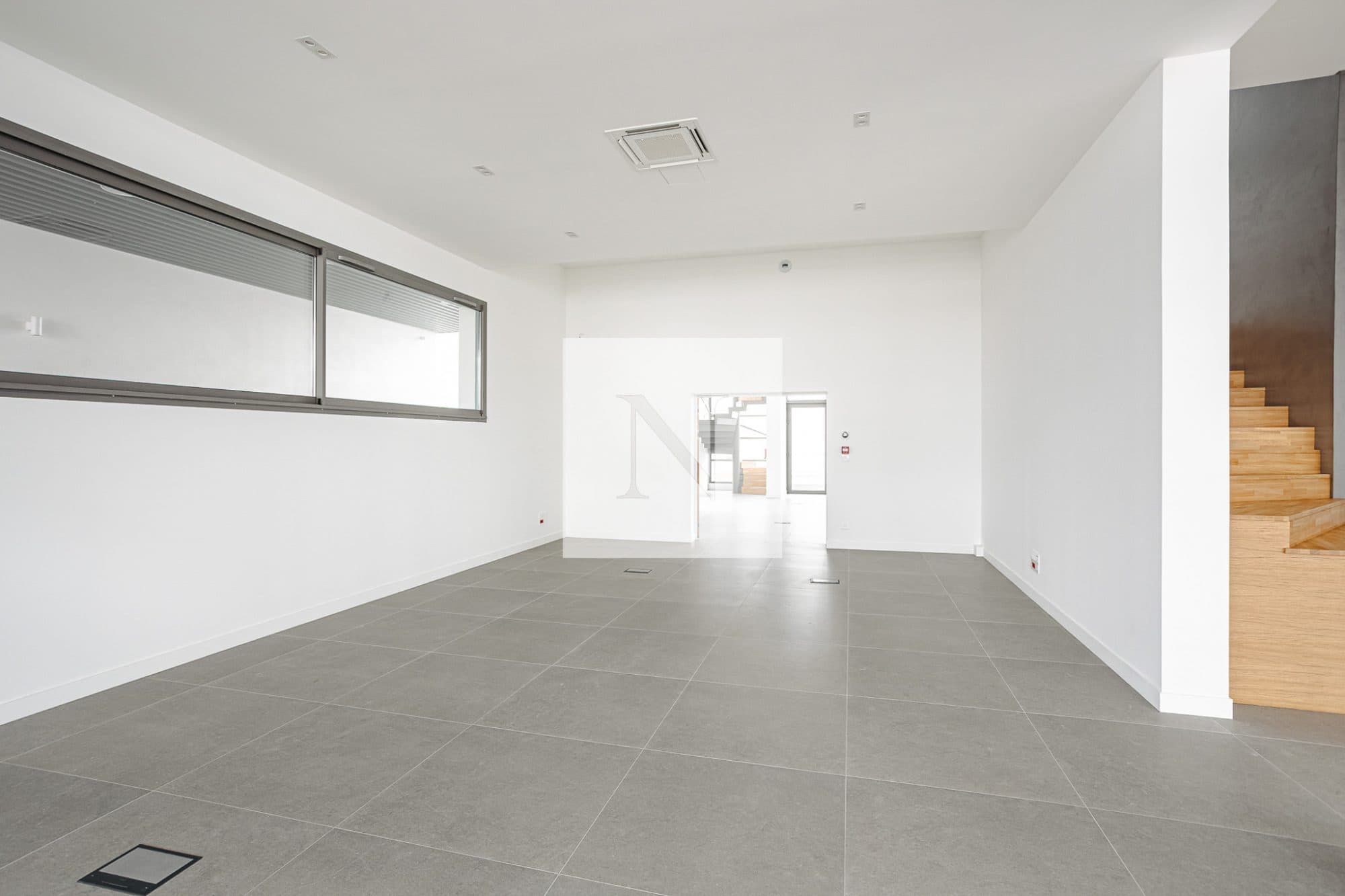 Location plateau bureaux 150 m² modulable RE2020 — Lagord, 3 min La Rochelle — photo 3