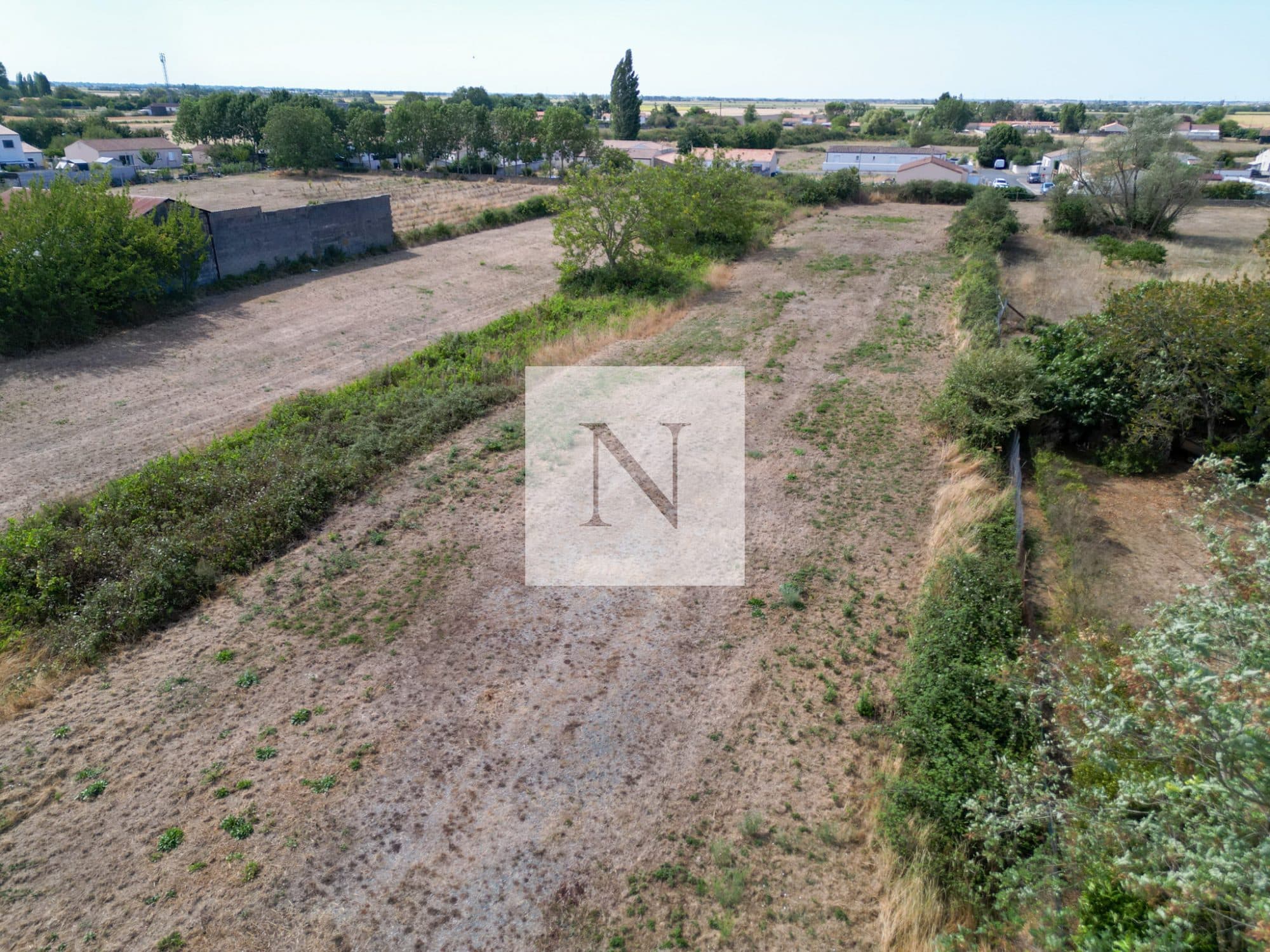 Terrain constructible de 3 300 m² aux portes du Marais Poitevin