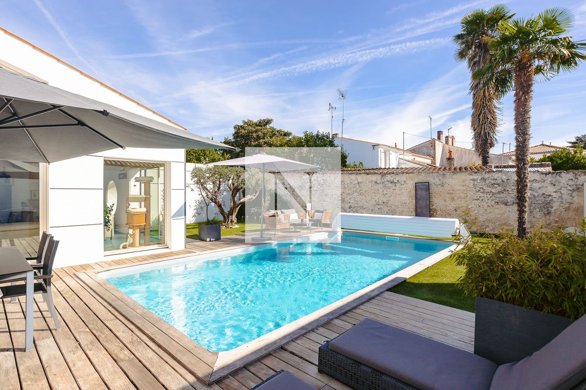 Lafond, lotissement privé : maison familiale de 7 pièces, jardin et piscine