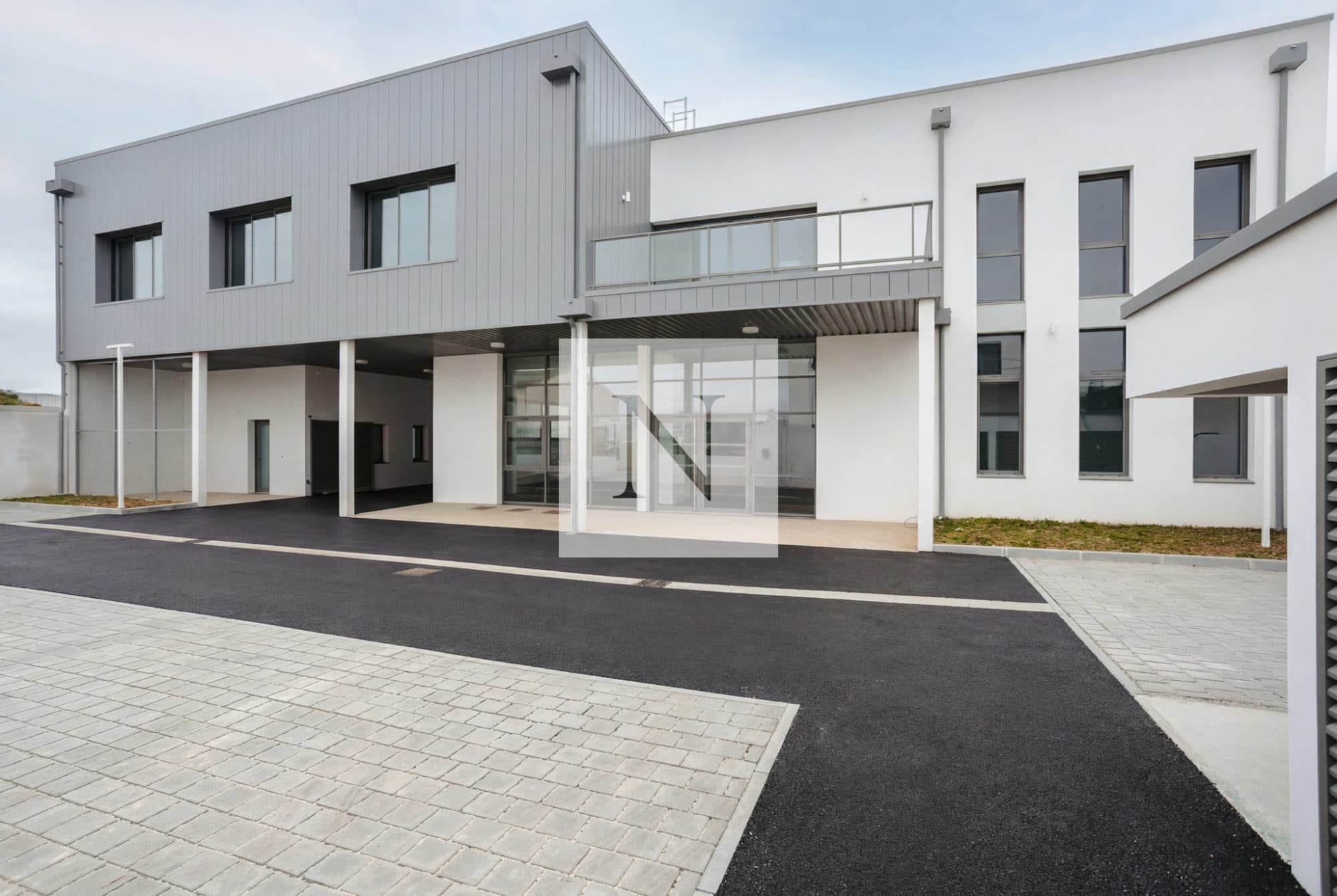 Bureaux premium RE2020 820 m² aménagés clé en main — Lagord, 3 min de La Rochelle